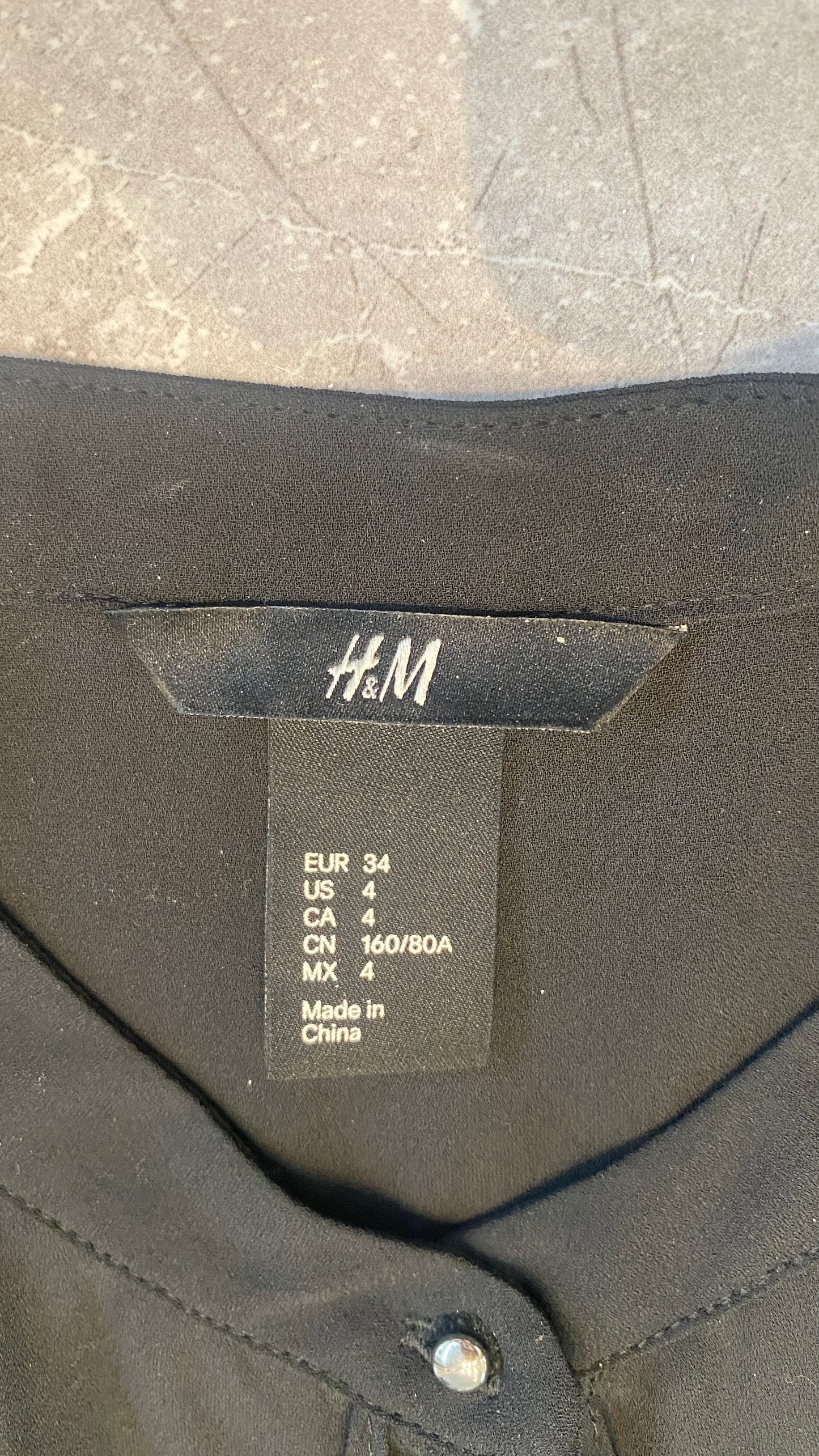 Μαύρη αμάνικη μπλούζα