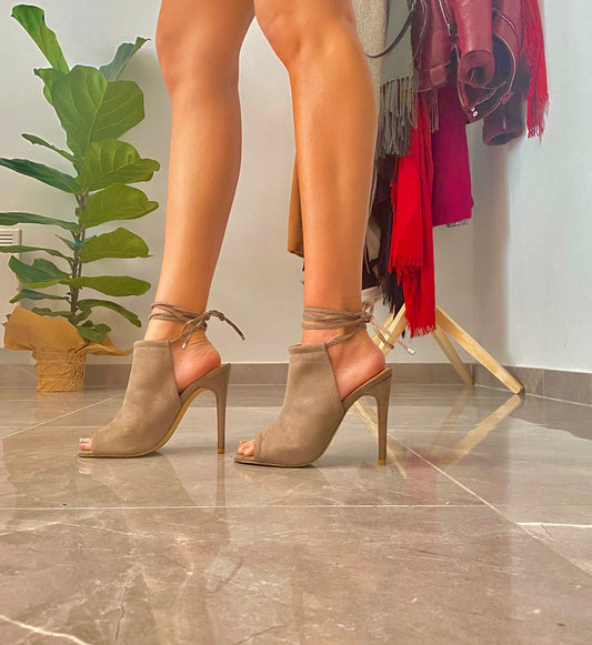 Σκούρα μπεζ πέδιλα