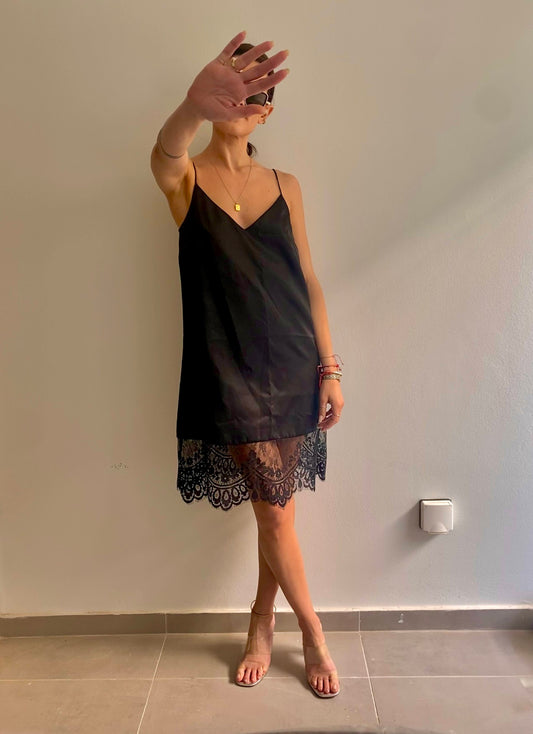 Μαύρο φόρεμα-κομπινεζόν