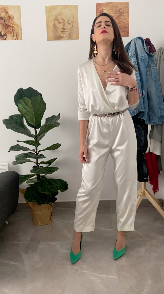 Ολόσωμη σατέν λευκή φόρμα