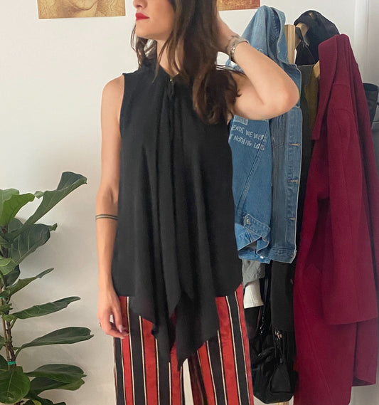 Μαύρη αμάνικη μπλούζα