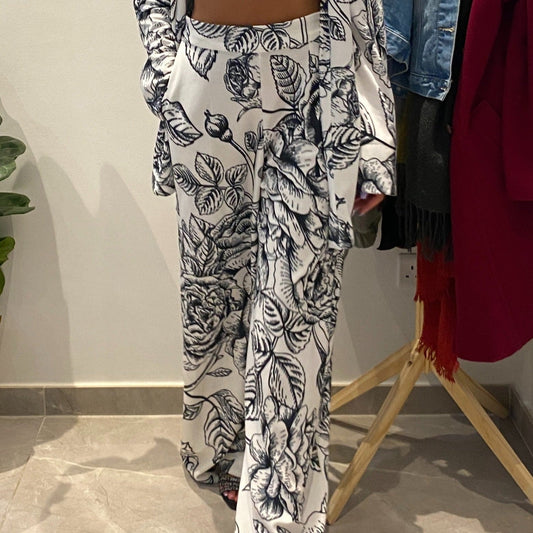 Ασπρόμαυρη παντελόνα με λουλούδια